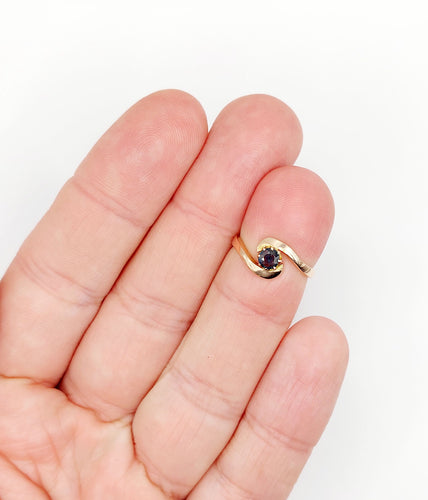 Bague 48 Bague tourbillon or jaune ornée d'un saphir (circa 1920) 58 Facettes A05082