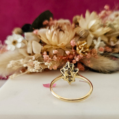 Bague Bague Marguerite or jaune saphir diamants 58 Facettes MG137