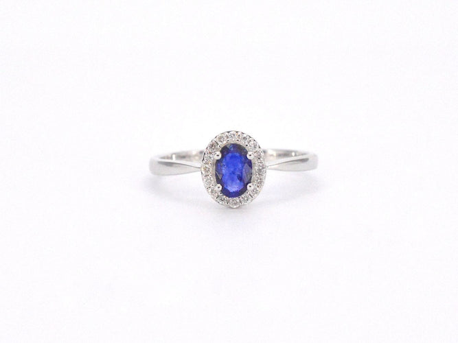 Bague 54 Bague entourage en or blanc avec diamants et saphir 58 Facettes 2010