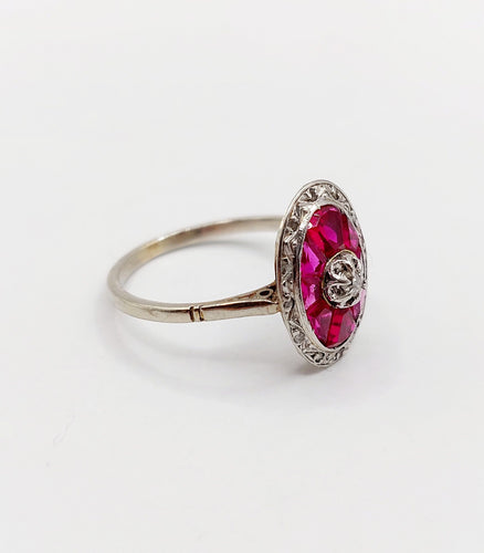 Bague 51 Bague marquise Art déco en or blanc 18k, diamant et rubis synthétiques 58 Facettes A06446