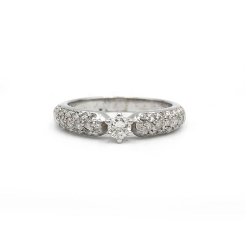 Bague 52 Bague - Or blanc et diamants 58 Facettes 1162