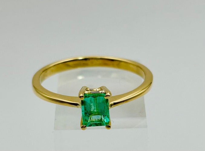 Bague 54 Bague solitaire en or jaune avec émeraude taille émeraude 58 Facettes 50304