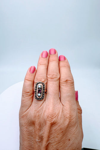 Bague 54 Bague XIXème en or rose sertie de rubis, perle et diamant 58 Facettes