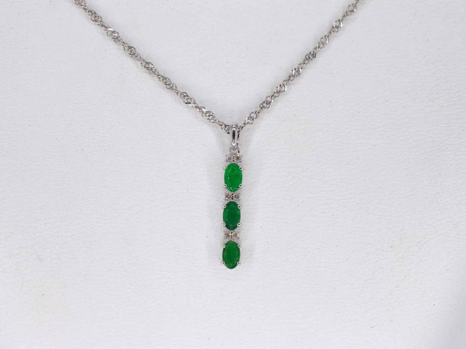 Pendentif Pendentif en or blanc avec diamants et émeraude 58 Facettes 2140