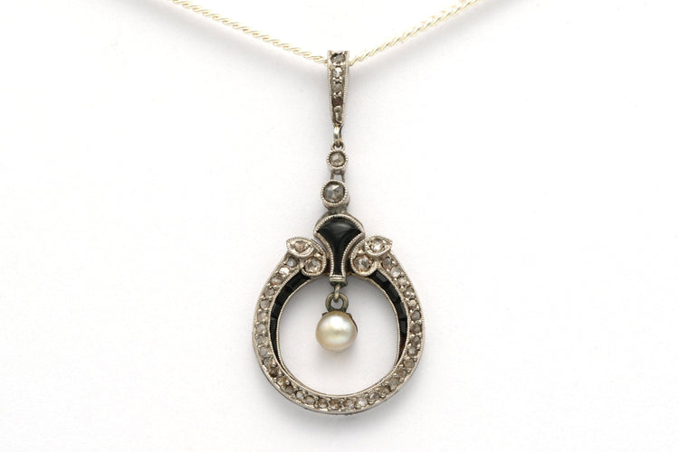 Pendentif Pendentif Art Déco en or blanc et onyx serti de diamants et d'une perle 58 Facettes B525