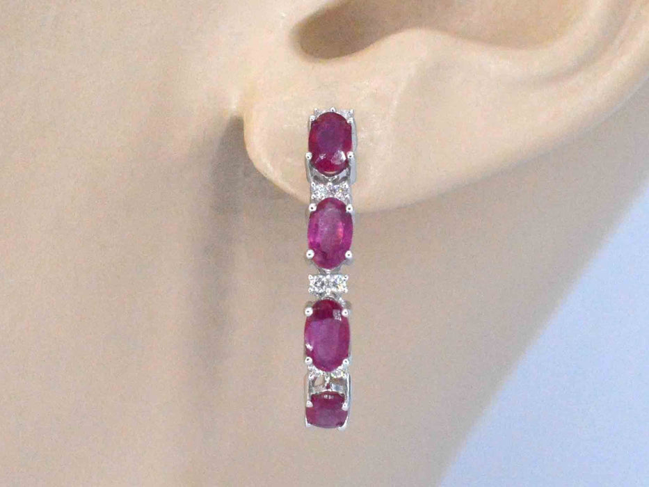 Boucles d'oreilles Boucles d'oreilles en or blanc avec diamants et rubis 58 Facettes 2132