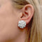 Boucles d'oreilles Boucles d'oreilles Chanel, "Camélia", or blanc, diamants. 58 Facettes 34310
