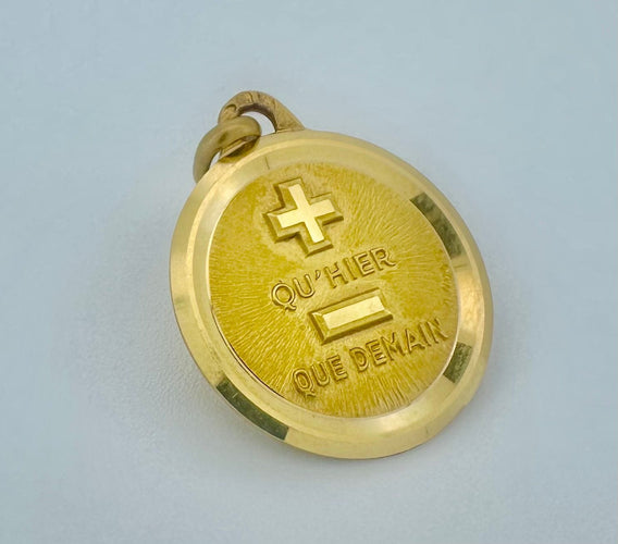 Pendentif Augis - Médaille or jaune 58 Facettes