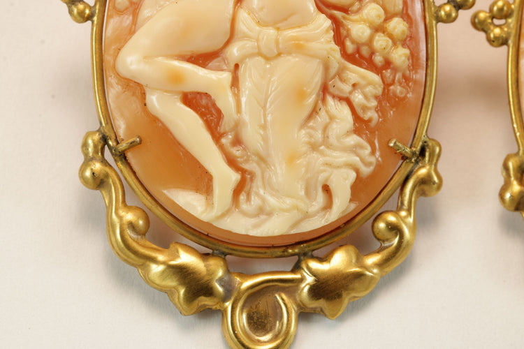 Boucles d'oreilles Boucles d'oreilles en or avec camées antiques 58 Facettes 7654