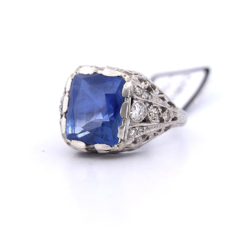 Bague en platine avec saphir et diamants