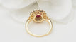 Bague 53 Bague entourage en or jaune, rubis et diamants 58 Facettes 32646