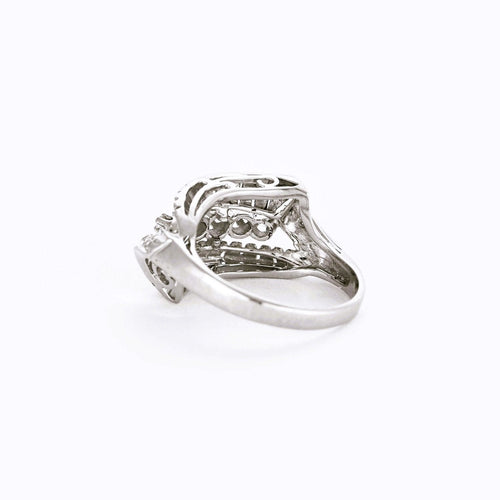 Bague 49 Bague diamants lignes et volutes en or blanc et platine 58 Facettes
