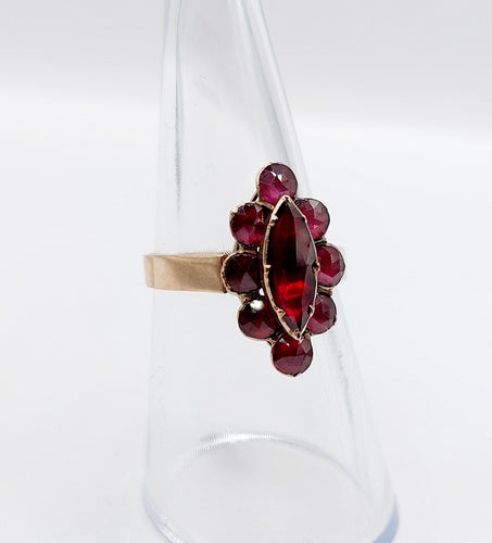 Bague 53.5 Bague marquise antique en or rose 18k ornée de grenats sur paillons 58 Facettes A06484