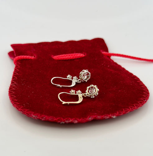 Boucles d'oreilles Dormeuses en or 18 carats et diamants 58 Facettes