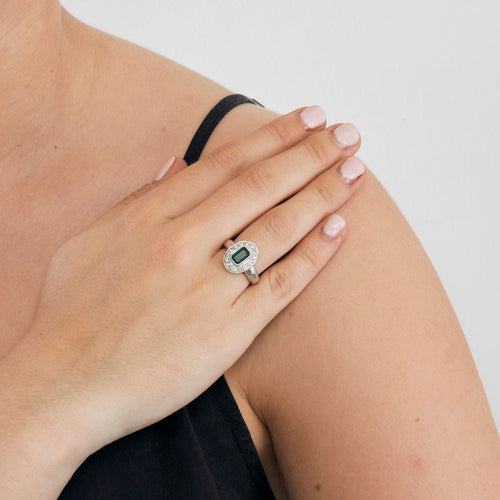 Bague 53 Bague or blanc avec émeraude et diamants 58 Facettes 240401