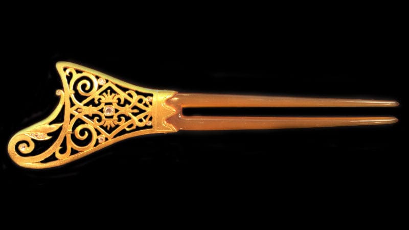 Montre L'attrait artistique de l'Art nouveau : un peigne à cheveux en corne et diamant 58 Facettes 18017-0151