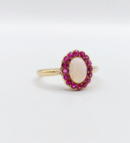 Bague 51 Bague marguerite antique or cabochon d'opale et rubis 58 Facettes A04407