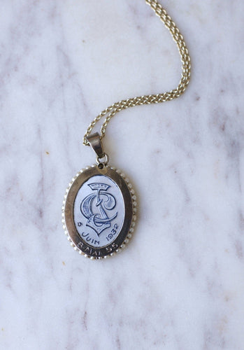 Pendentif Paul Émile Brandt - Pendentif médaille Art Déco ovale en or blanc, nacre et perles 58 Facettes