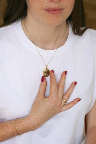 Pendentif Médaillon ouvrant ovale « Recuerdo » en or jaune 18k et émail 58 Facettes