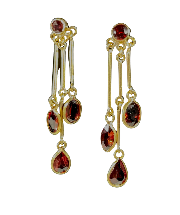 Pendants d’oreilles or jaune et grenats