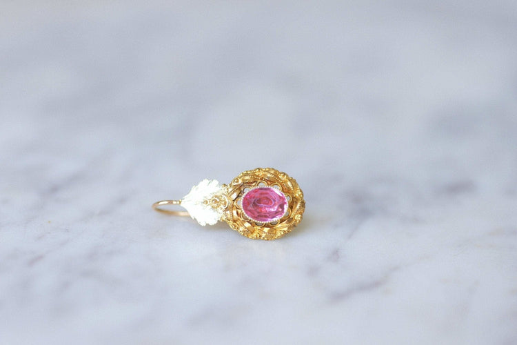 Boucles d'oreilles Boucle d’oreille unique à décor végétal en or jaune 18k et pierre rose 58 Facettes