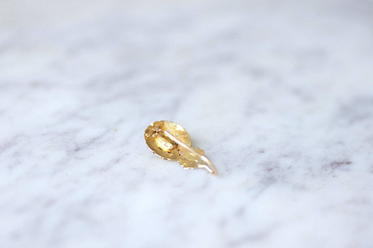 Boucles d'oreilles Boucle d’oreille unique à décor végétal en or jaune 18k et pierre rose 58 Facettes