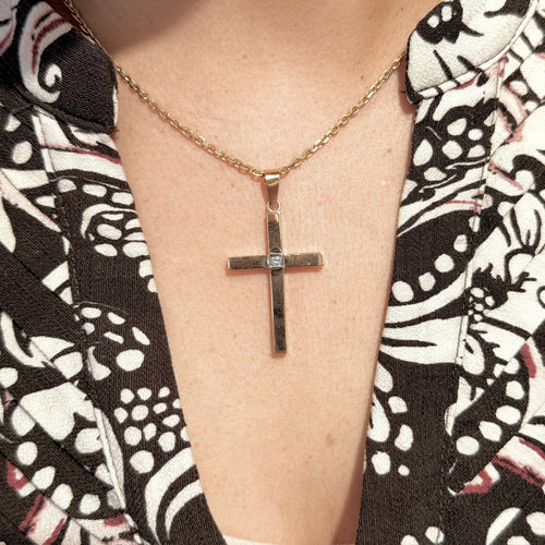 Pendentif Pendentif croix en or jaune 14k avec diamant 58 Facettes 12F0EEFC1DDE47AAB497F3ACDCD10220