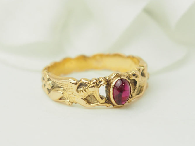 Bague 56 Bague ancienne en or jaune 18 kt avec rubis cabochon 58 Facettes 33630