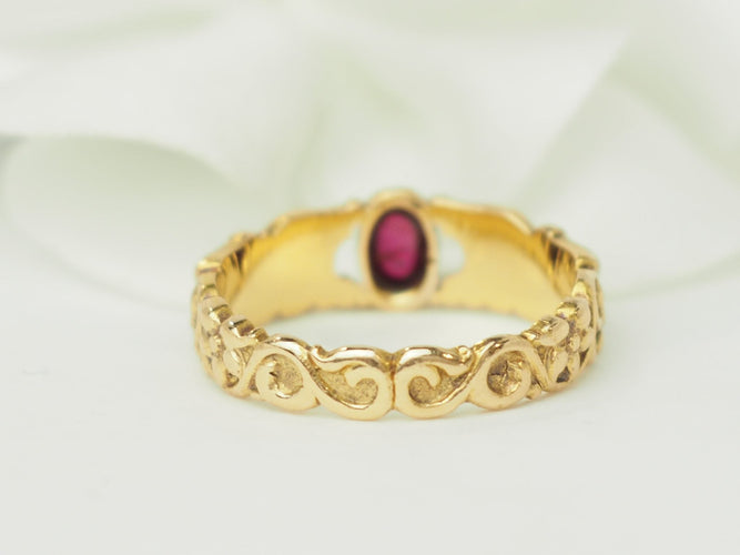 Bague 56 Bague ancienne en or jaune 18 kt avec rubis cabochon 58 Facettes 33630