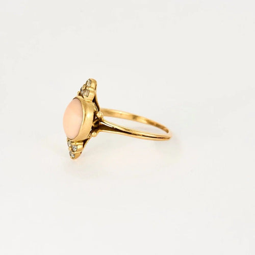 Bague 53.5 Bague en or jaune 18K au corail peau d’ange et diamants 58 Facettes 58FC178