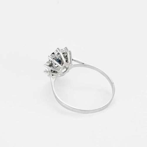 Bague 60.5 Bague marguerite en or blanc 18 carats, saphir 0,45 ct et diamants 58 Facettes 58FC103