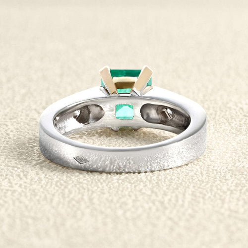 Bague 54 Bague en or gris et jaune avec émeraude de Colombie et diamants 58 Facettes OC-61300089