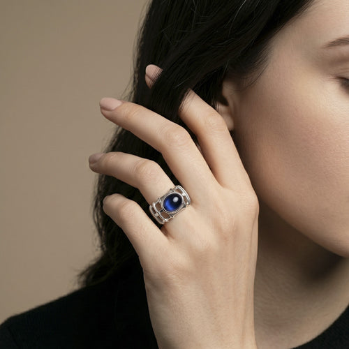 bague-grille-or-gris-et-saphir.jpg