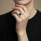 bague-grille-or-gris-et-saphir.jpg