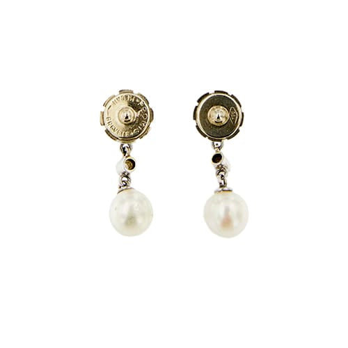 Boucles d'oreilles Boucles d’oreilles pendantes Art déco en or blanc 18 ct, perles et diamants 58 Facettes 23571