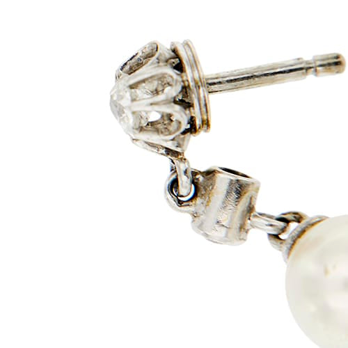Boucles d'oreilles Boucles d’oreilles pendantes Art déco en or blanc 18 ct, perles et diamants 58 Facettes 23571