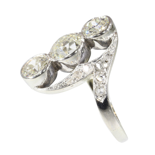 Bague 54 Bague Belle Époque trois diamants en or blanc 18K 58 Facettes 25351-0042