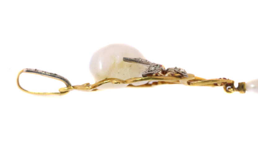 Pendentif Pendentif Art nouveau en or 18K bicolore, perle baroque et rubis 58 Facettes 19063-0047