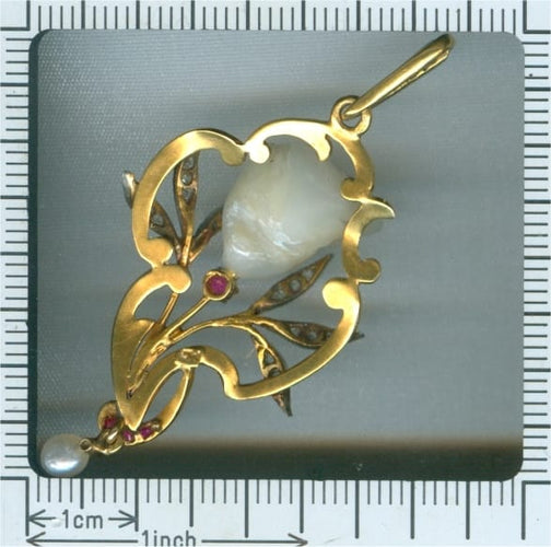 Pendentif Pendentif Art nouveau en or 18K bicolore, perle baroque et rubis 58 Facettes 19063-0047