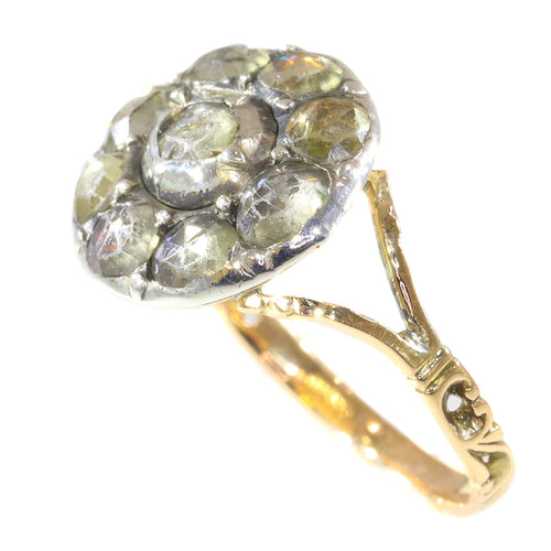 Bague 53 La splendeur du baroque : un regard attentif sur une bague du XVIIe siècle 58 Facettes 21257-0664
