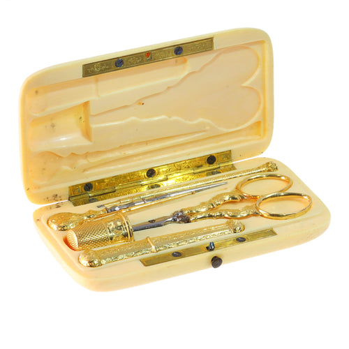 Montre Nécessaire de couture ancien en or jaune 18 ct, France 58 Facettes 23360-0344