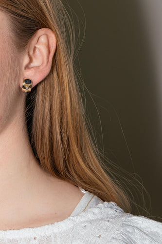 Boucles d'oreilles Boucles d’oreilles dormeuses en or jaune 18 carats saphirs et diamants 58 Facettes 4242563CN