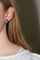 Boucles d'oreilles Boucles d’oreilles dormeuses en or jaune 18 carats saphirs et diamants 58 Facettes 4242563CN