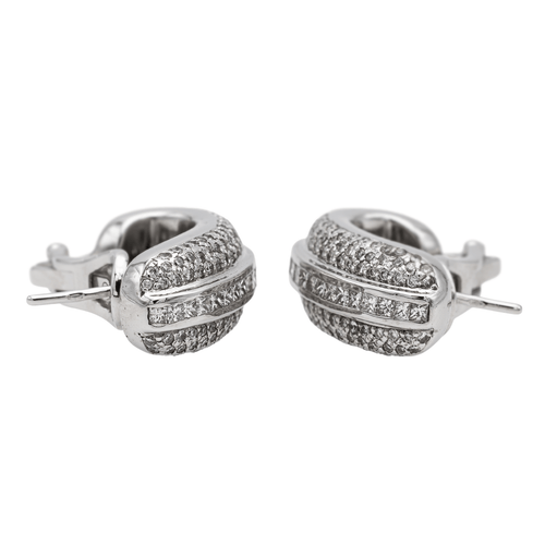 Boucles d'oreilles Boucles d’oreilles en or blanc et diamants 58 Facettes 2353173CN
