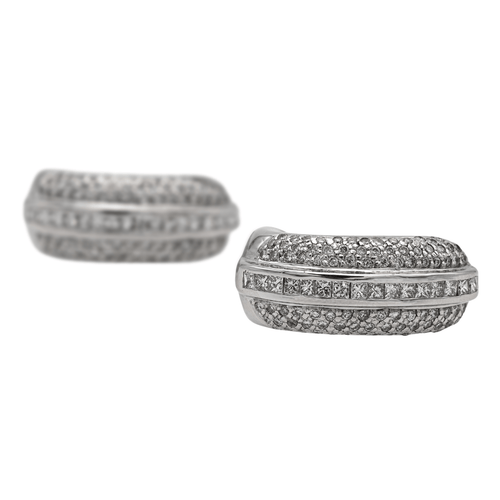 Boucles d'oreilles Boucles d’oreilles en or blanc et diamants 58 Facettes 2353173CN