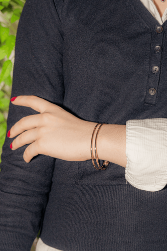 Bracelet Bracelet jonc en or jaune 18 carats avec diamant et saphir 58 Facettes 3105930CN
