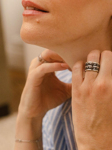 Bague 52 Chanel Ultra - Bague grand modèle en or blanc 18 carats et céramique 58 Facettes 4416095RV
