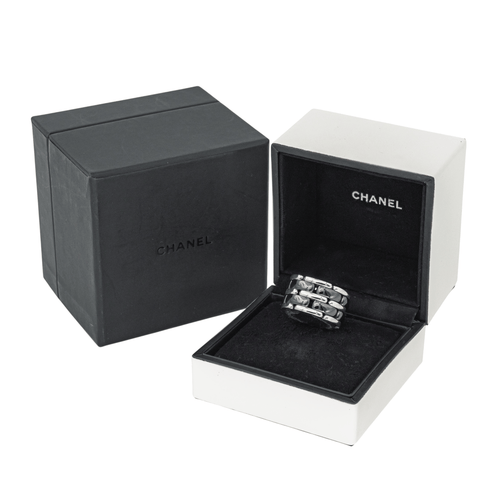 Bague 52 Chanel Ultra - Bague grand modèle en or blanc 18 carats et céramique 58 Facettes 4416095RV