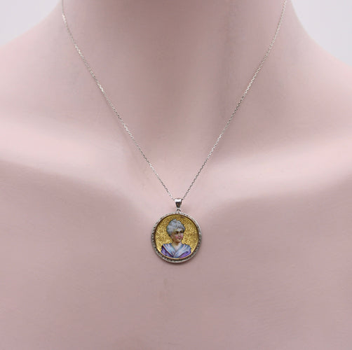 Pendentif Médaillon portrait miniature victorien en or 14K, émail et diamants 58 Facettes