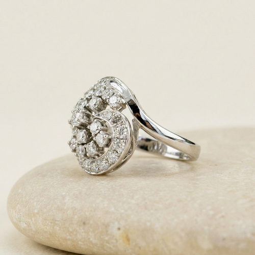 Bague 50 Bague en or blanc 14 carats avec diamants 58 Facettes 2319